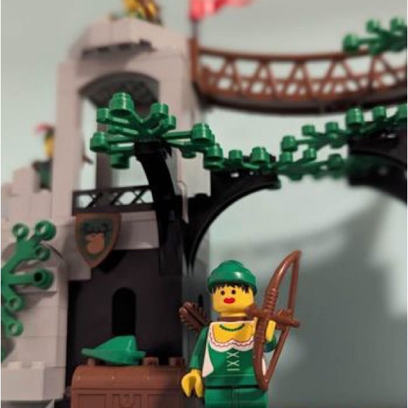 SOLD Vintage Lego Castle: Forestman’s Crossing Set 6071 - Picture 3 of 5